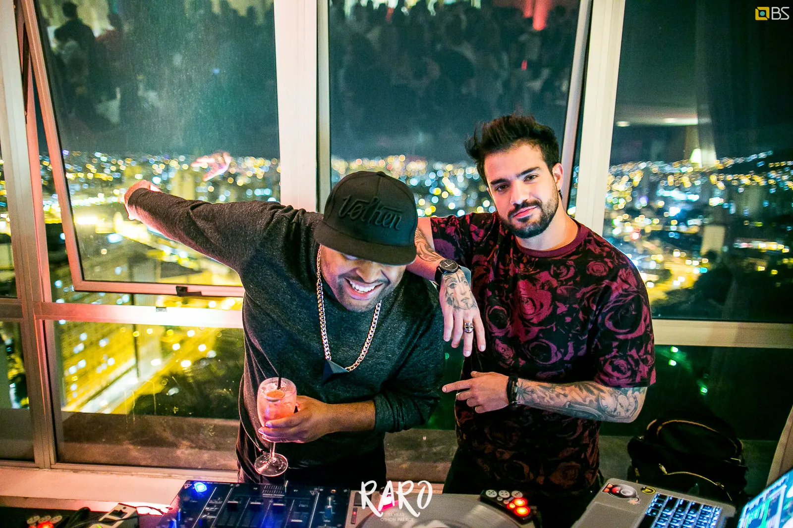 O Raro Skybar em 2017, com a cidade ao fundo