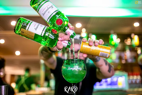 Foto de capa do álbum Raro SkyBar (2018)