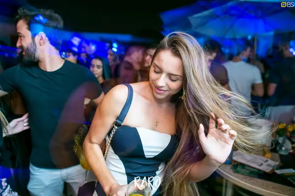 Foto de capa do álbum Raro Skybar (2018)