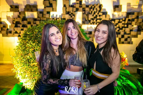 Foto de capa do álbum Raro Skybar (2018)