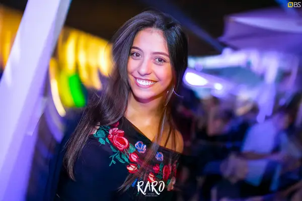 Foto de capa do álbum Raro SkyBar (2018)