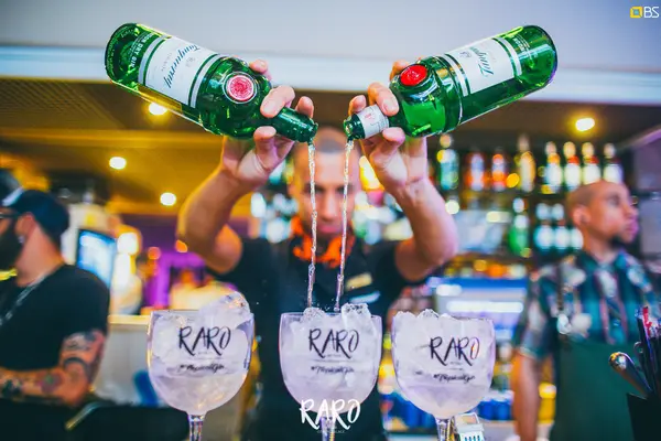 Foto de capa do álbum Raro Skybar (2018)