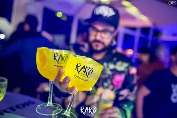 Foto de capa do álbum Raro SkyBar (2018)