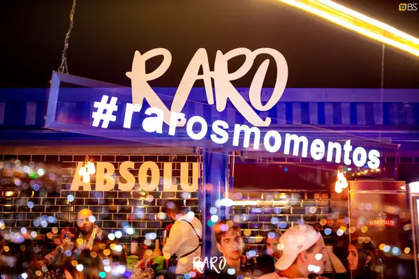 Foto de capa do álbum Raro Sky Bar (2019)