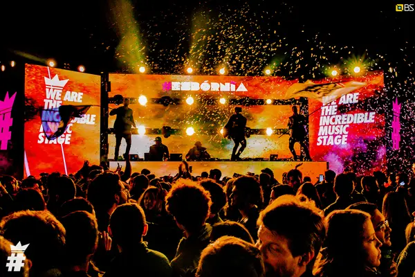 Foto de capa do álbum Esbórnia BH (2019)