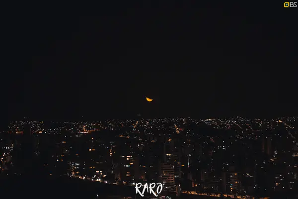Foto de capa do álbum Raro SkyBar (2019)