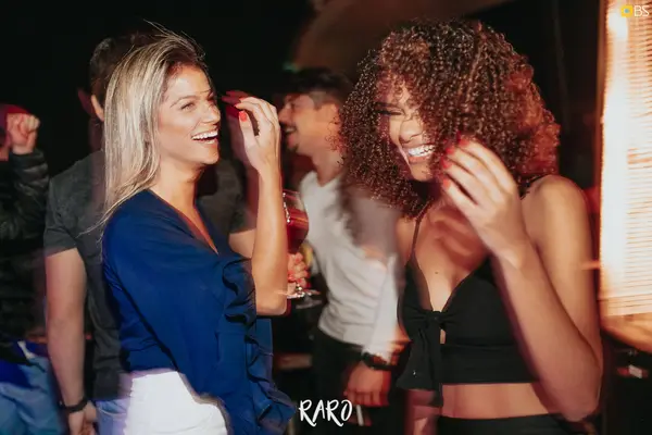 Foto de capa do álbum Raro SkyBar (2019)