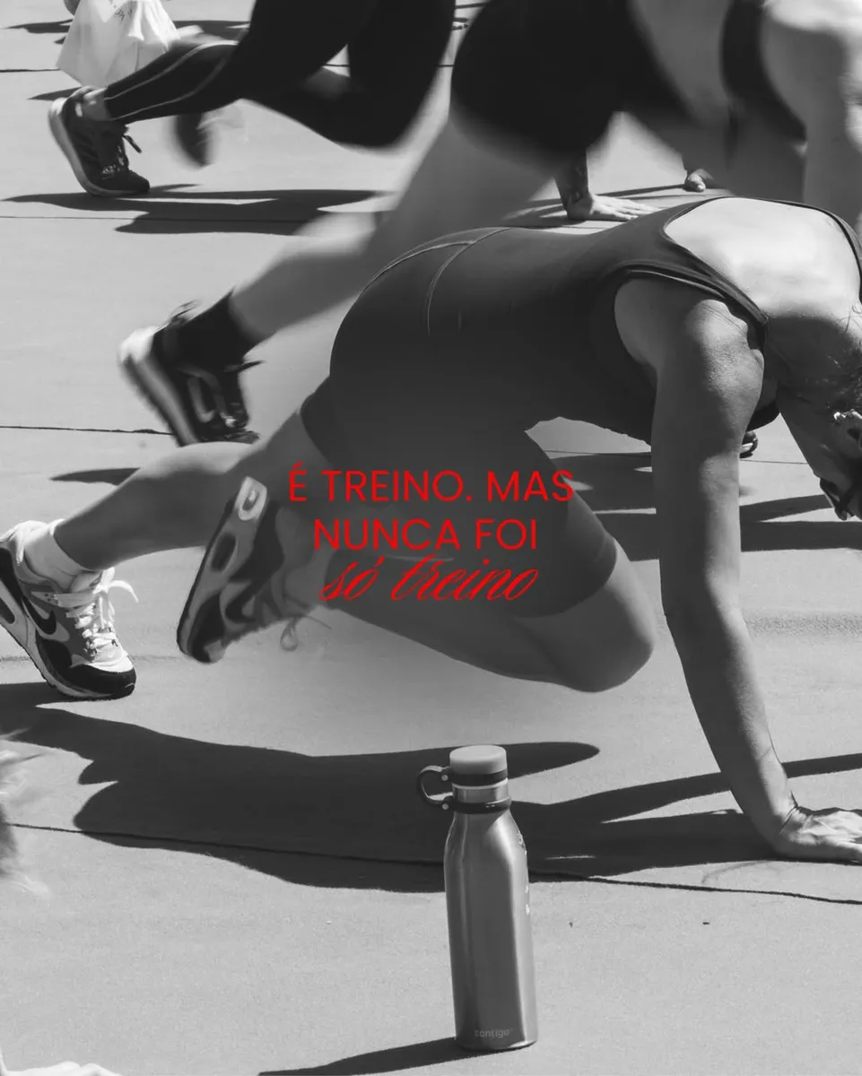 Treino da RARO Fitness em preto e branco com a frase “É treino. Mas nunca foi só treino”